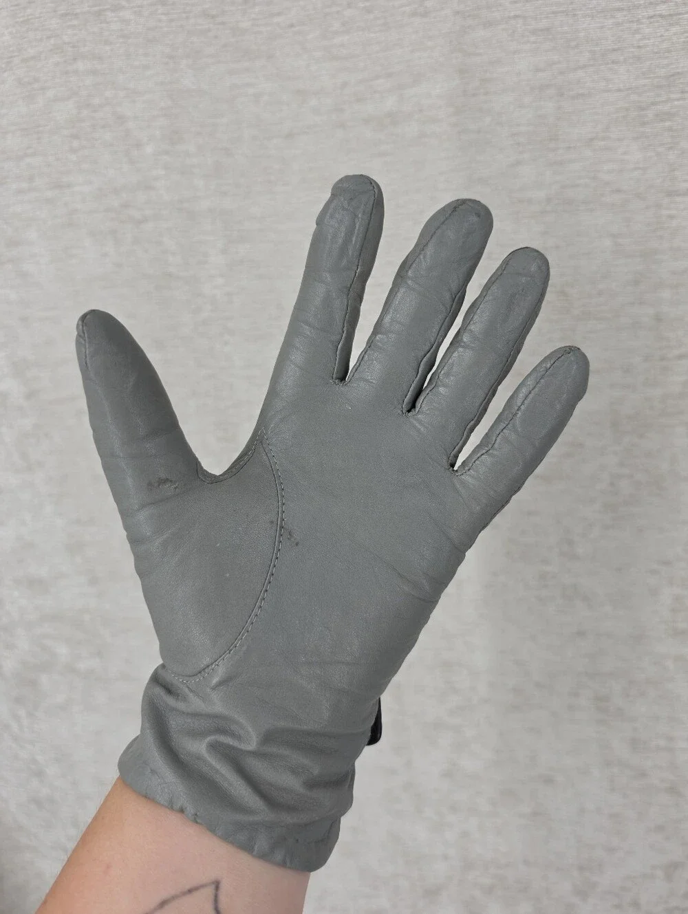 Vintage Leather Driving Gloves Gray with Black Accents And Knot Button